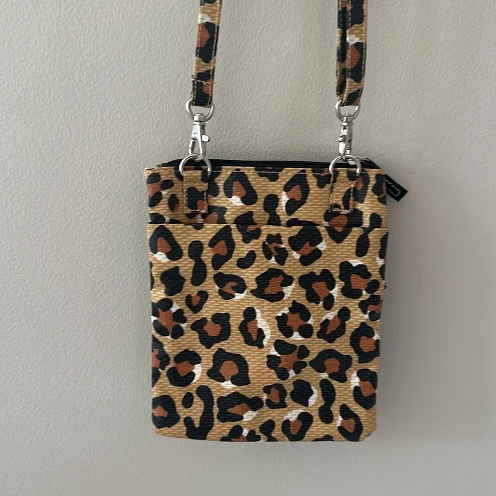 Scout Sally Go Lightly Crossbody Bag Leopard Print NWT Chic Travel Vacation Boho - Picture 5 of 10